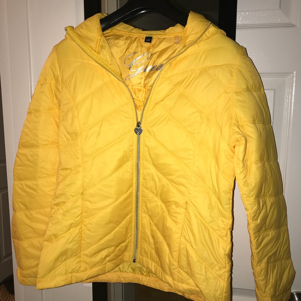 Guess lightweight jacket 💛